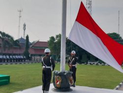 Kasrem 064/MY Pimpin Upacara Bendera 17 an  