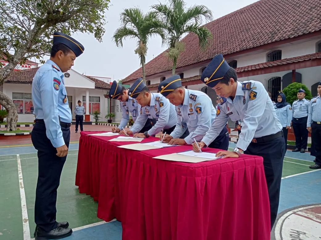 Seluruh Petugas Lapas Rangkasbitung kompak Ikrar Netralitas dan Integritas hadapi Pemilu 2024