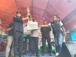 Penutupan Kegiatan Milad Forwal ke 9 di BJ Futsal oleh Penasehat sambil tiup lilin oleh ketua forum