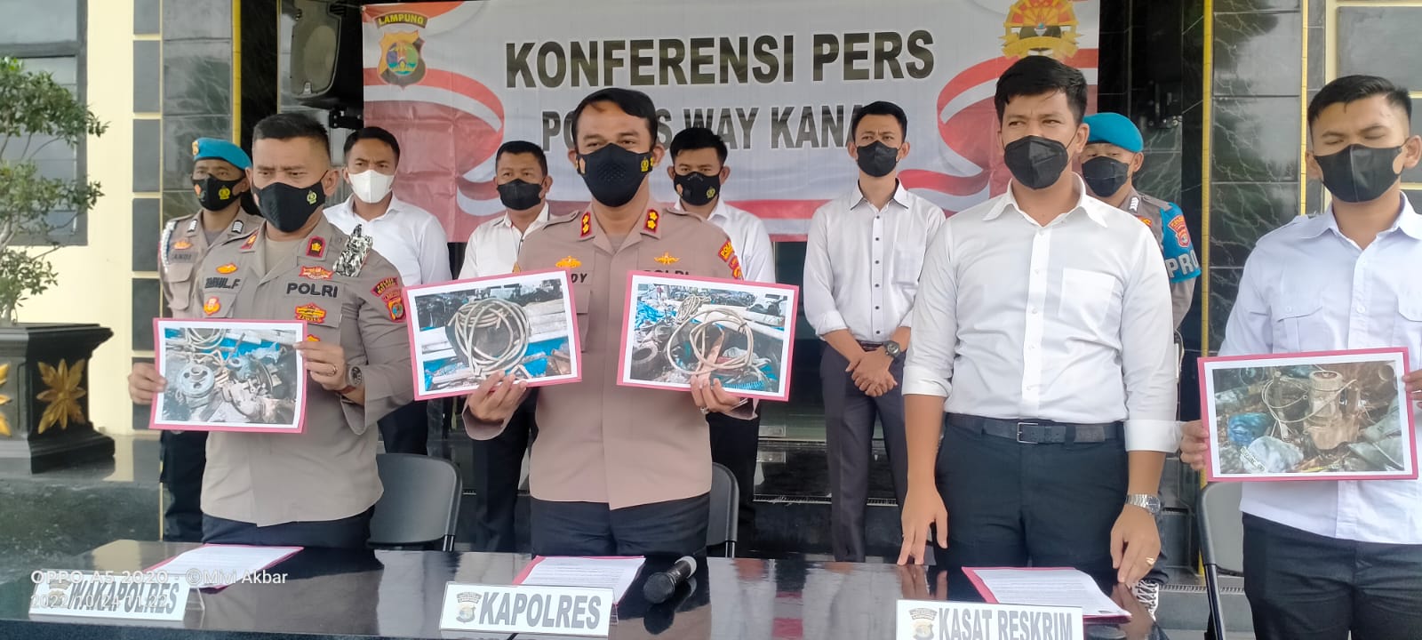 Kapolres AKBP Teddy Rachesna Penangkapan Tambang Emas Ilegal di kampung  Negeri Bathin menjadi contoh yang lain untuk tidak melakukan hal yang serupa