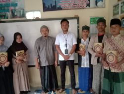 KaKanwil Kemenag  Banten Gandeng Aktivis Bagikan Puluhan Al-Qur’an Untuk Santri Ponpes Salafi Di Kecamatan Curug