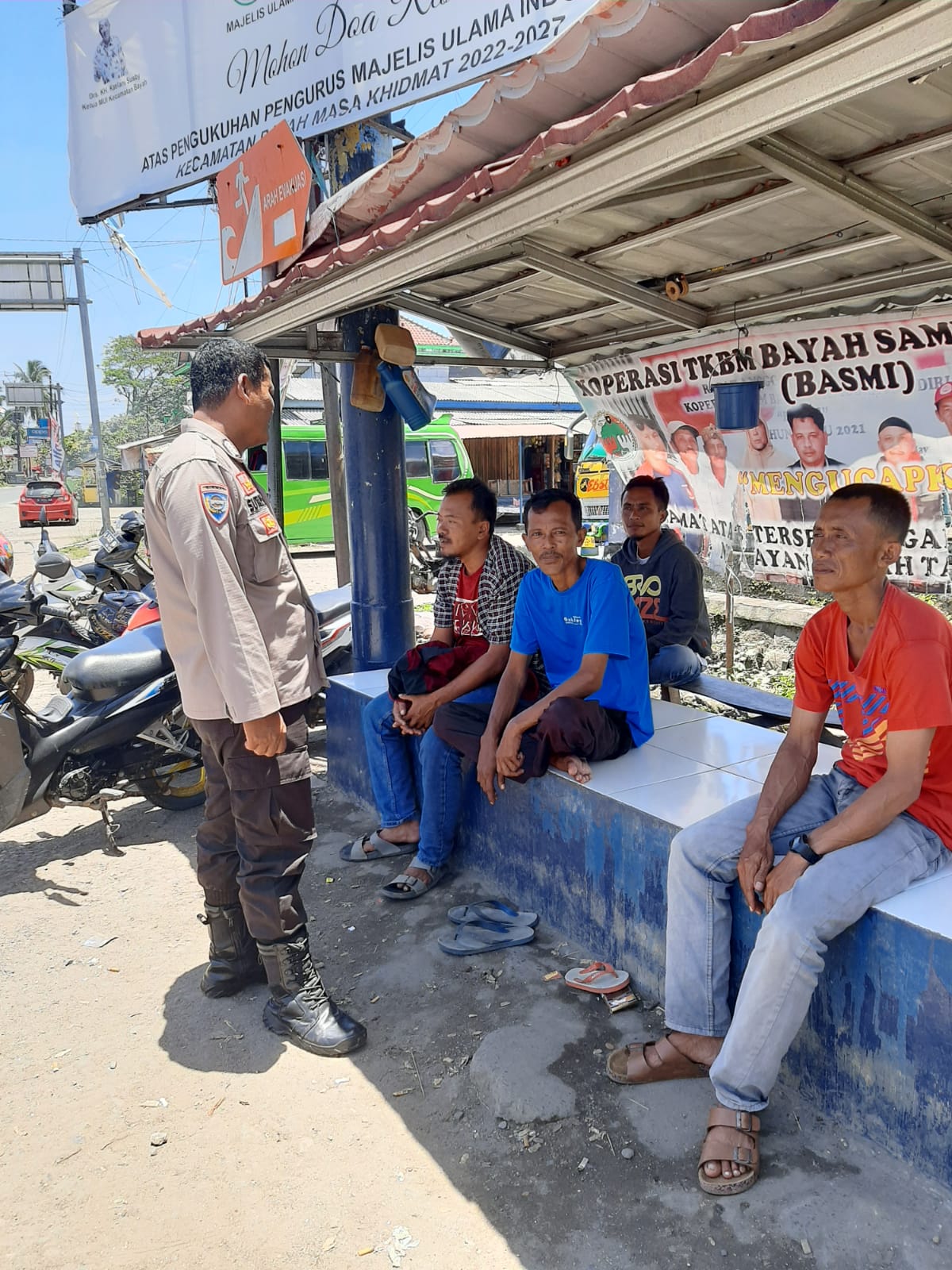 Jaga Kondusifitas, Kanit Binmas Polsek Bayah Polres Lebak Sambangi Warga dan Jalinsinergitas