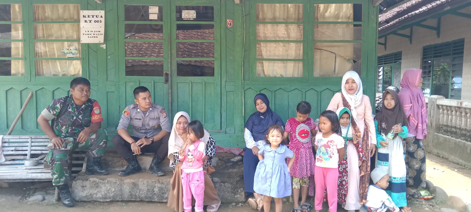 Laksanakan Program Kapolres Lebak Bhabinkamtibmas Polsek Bayah Polres Lebak Ajak Warga “Mapag Semah”