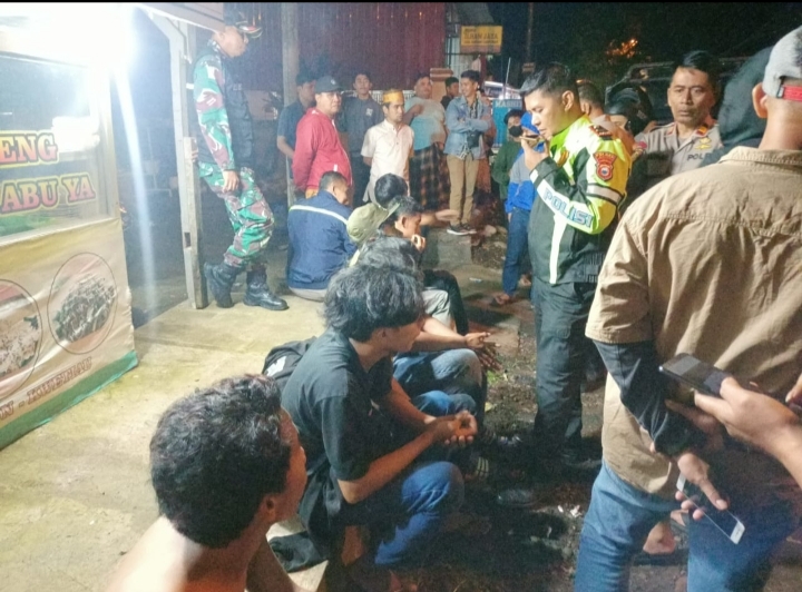 Antisipasi Gangguan Kamtibmas di Malam Hari Kapolsek Somba Opu bersama TRIPIKA Kec. Somba Opu kembali menggelar Patroli.