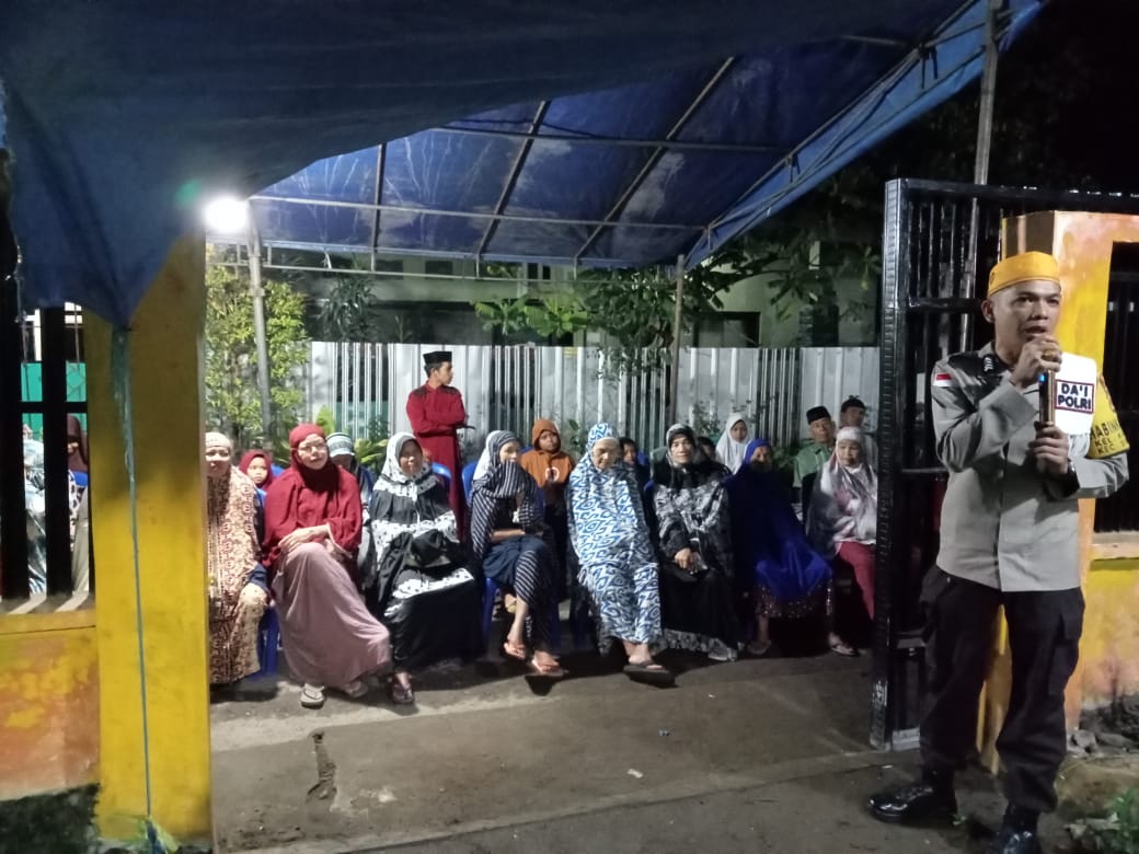 Dapat Kehormatan, Bripka Muhammad Arafah Bawakan Ceramah Tausyiah di Kediaman Warga Binaannya Yang Meninggal