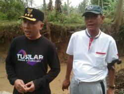 Bupati way Kanan Bersama polres dan TNI Bersihkan Aliran Sungai Asun