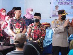 Bersama Bupati, Kapolres Gowa Hadiri Penyaluran BLT dan BBM Untuk Warga