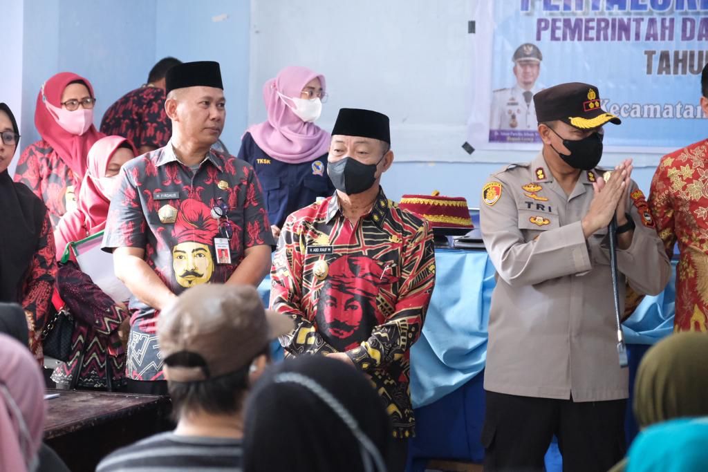 Bersama Bupati, Kapolres Gowa Hadiri Penyaluran BLT dan BBM Untuk Warga