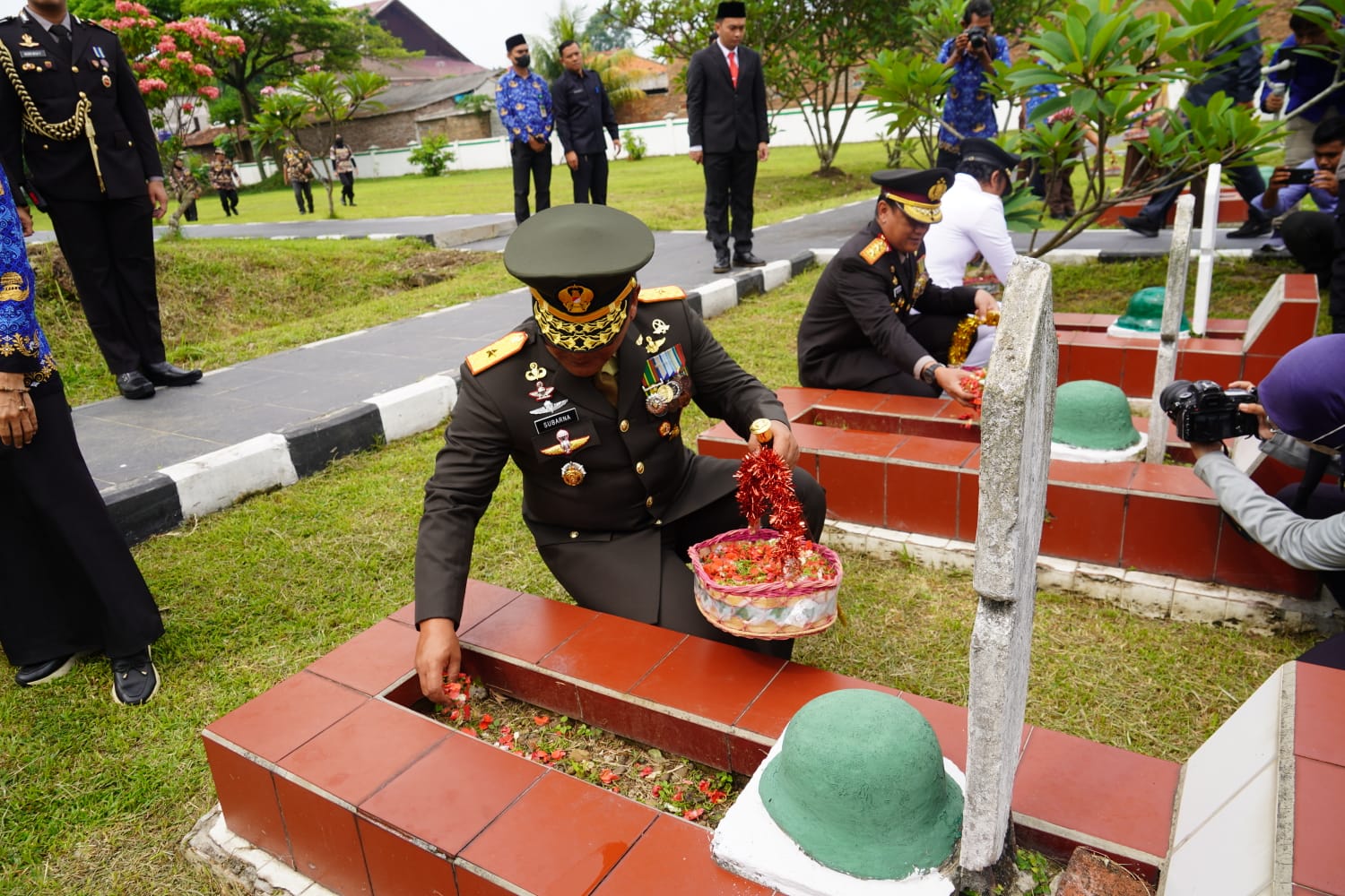 Danrem 064/MY Ziarah dan Tabur Bunga ke TMP Ciceri, Peringati Hari Pahlawan