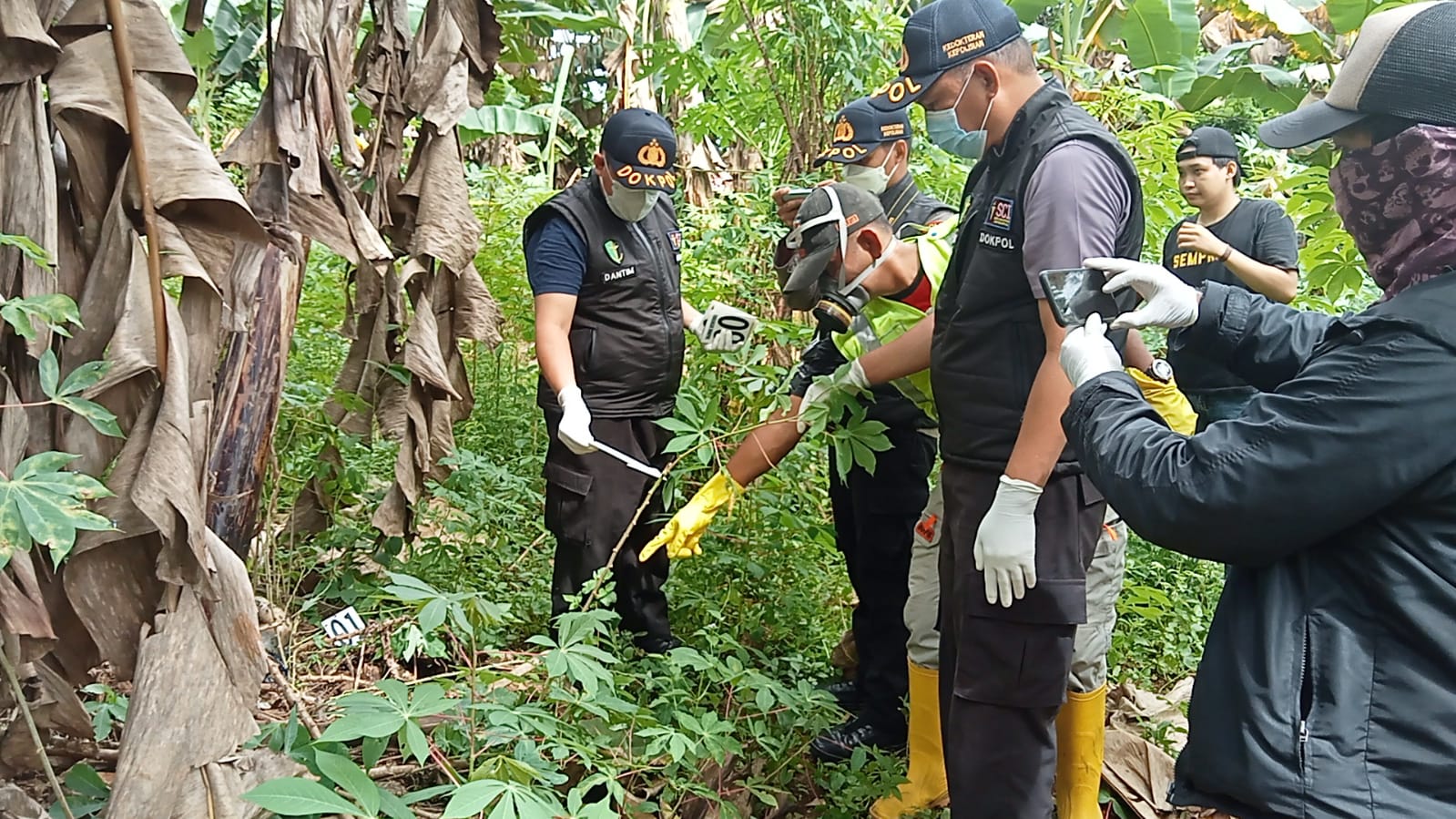 Mayat Bayi Terbungkus Plastik Gegerkan Warga Romang Polong, Polisi di Gowa Lakukan Olah TKP