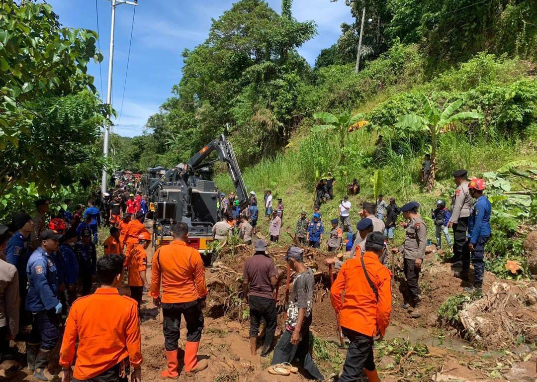 Bupati Gowa Pastikan Seluruh Elemen Bekerja Maksimal Dalam Penanganan Longsor di Parangloe 