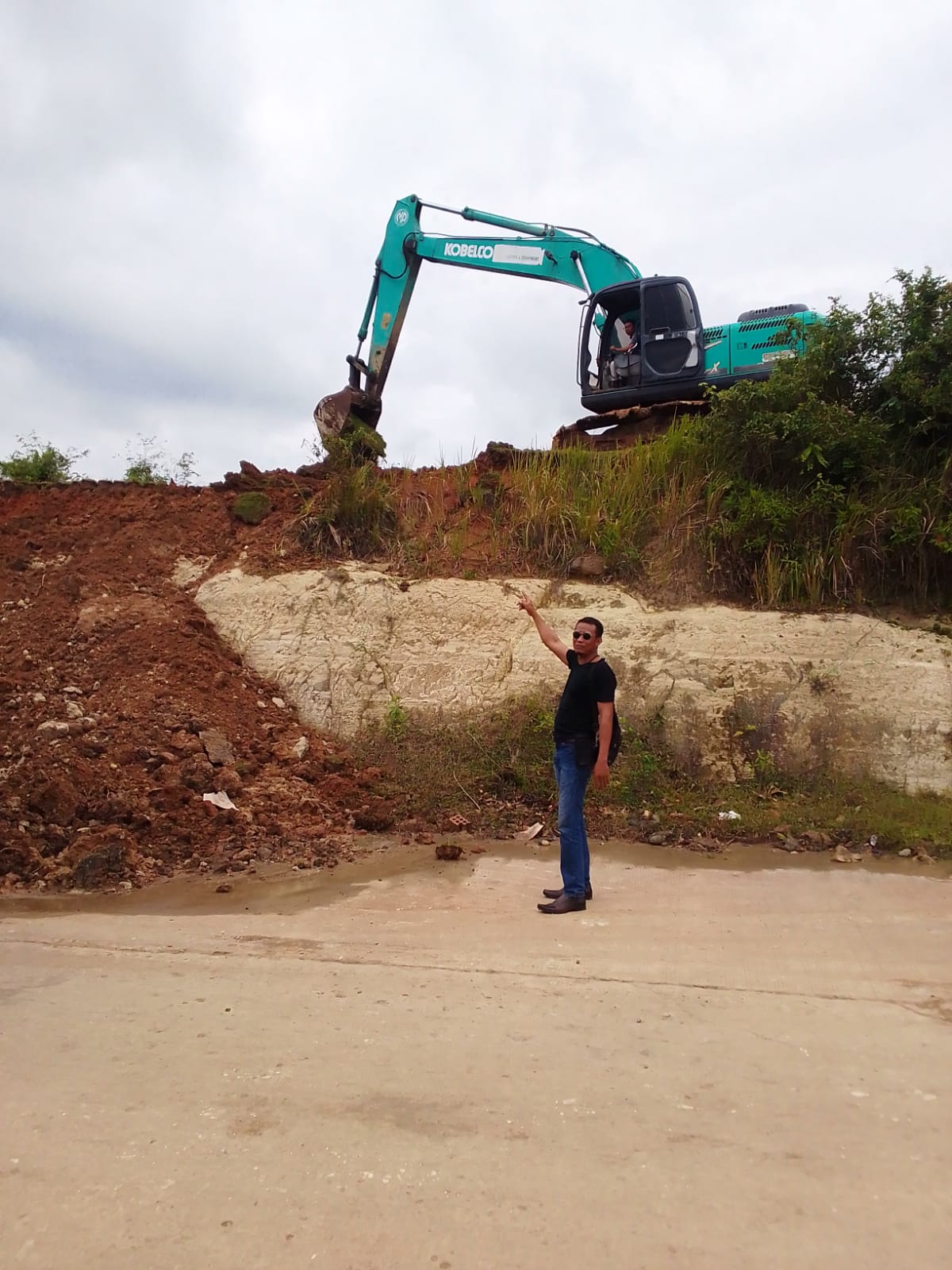 Pengelola Galian Tanah Di Desa Nameng Siapkan Solusi Agar Tanah Tak Berceceran Ke Jalan