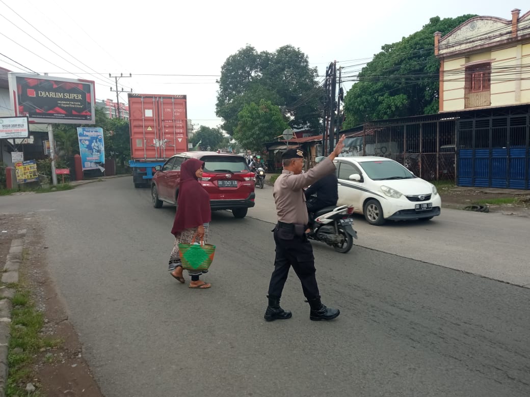 Commander Wish Polsek Somba Opu Anggota Turun Jalan Urai Kemacetan.*