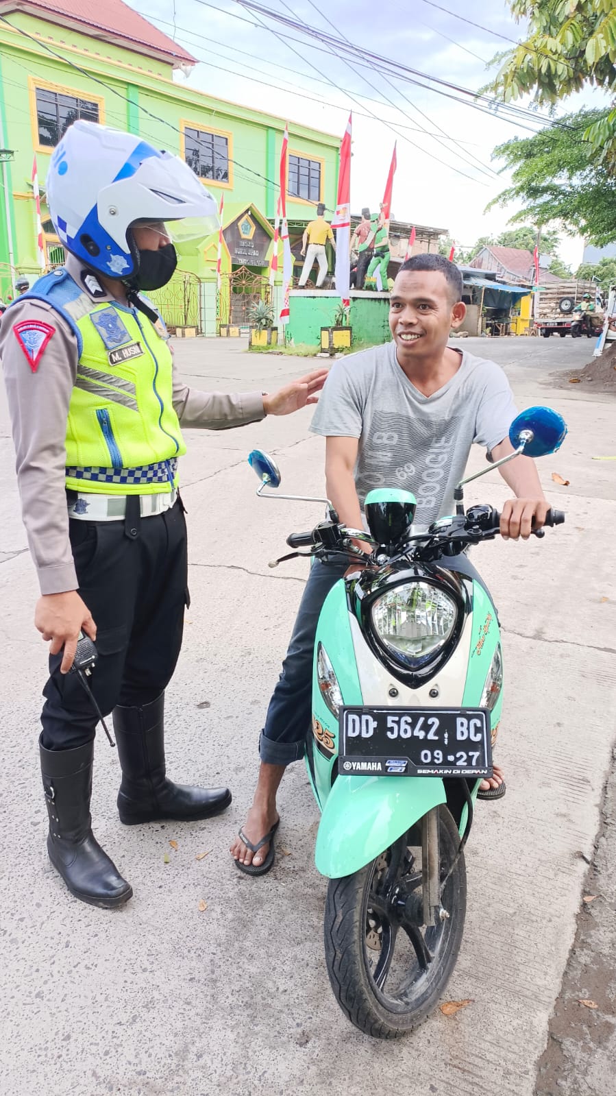 Teguran Secara humanis dan himbauan di lakukan Satlantas Polres Gowa terhadap pelanggar lalu lintas