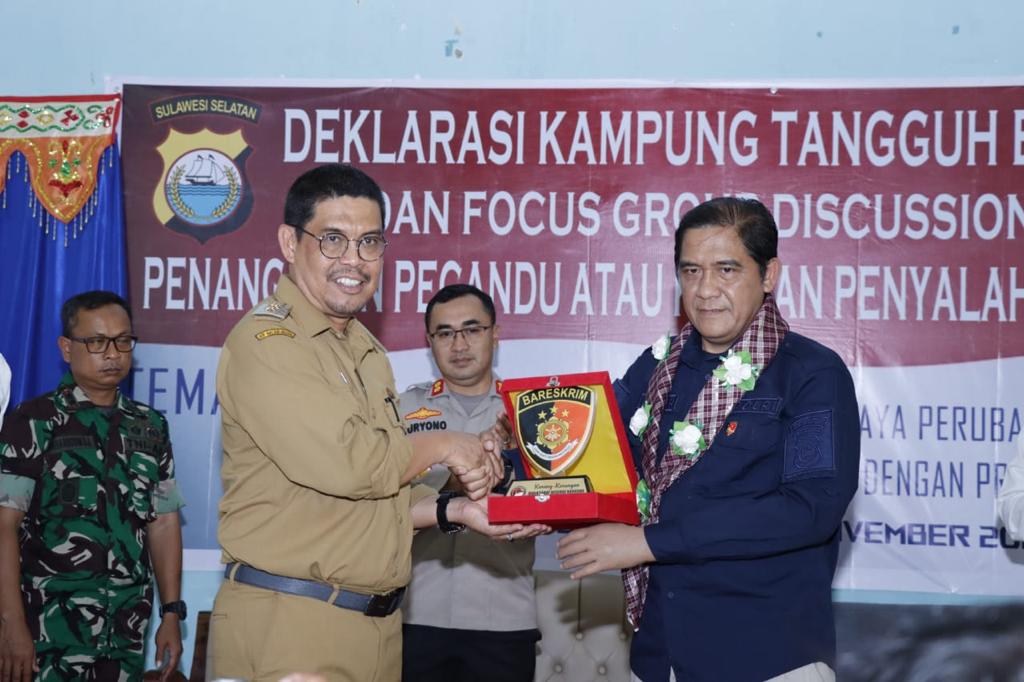 SIMAK AJAKAN DIREKTUR RESERSE NARKOBA POLDA SULSEL DALAM FGD DI BULUKUMBA