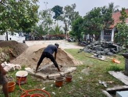 Abaikan APD, Pelaksanaan Pembangunan Penataan Infrastuktur Di SMA 2 Rangkasbitung, Tanpa Dilengkapi Papan Informasi Proyek.