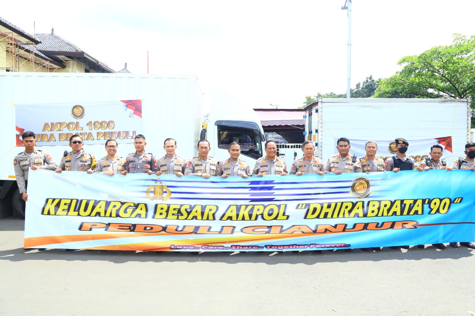 Aksi Alumni Akpol 1990 Bantu Korban Gempa Cianjur