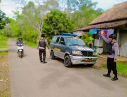  Ciptakan Rasa Aman, Polisi Berseragam Berkeliling Kampung di Way Kanan