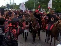 Masyarakat Kabupaten Pangkep Membludak Menyambut Kedatangan Anies Baswedan Yang Dirangkaikan Dengan Gerak Jalan Santai.