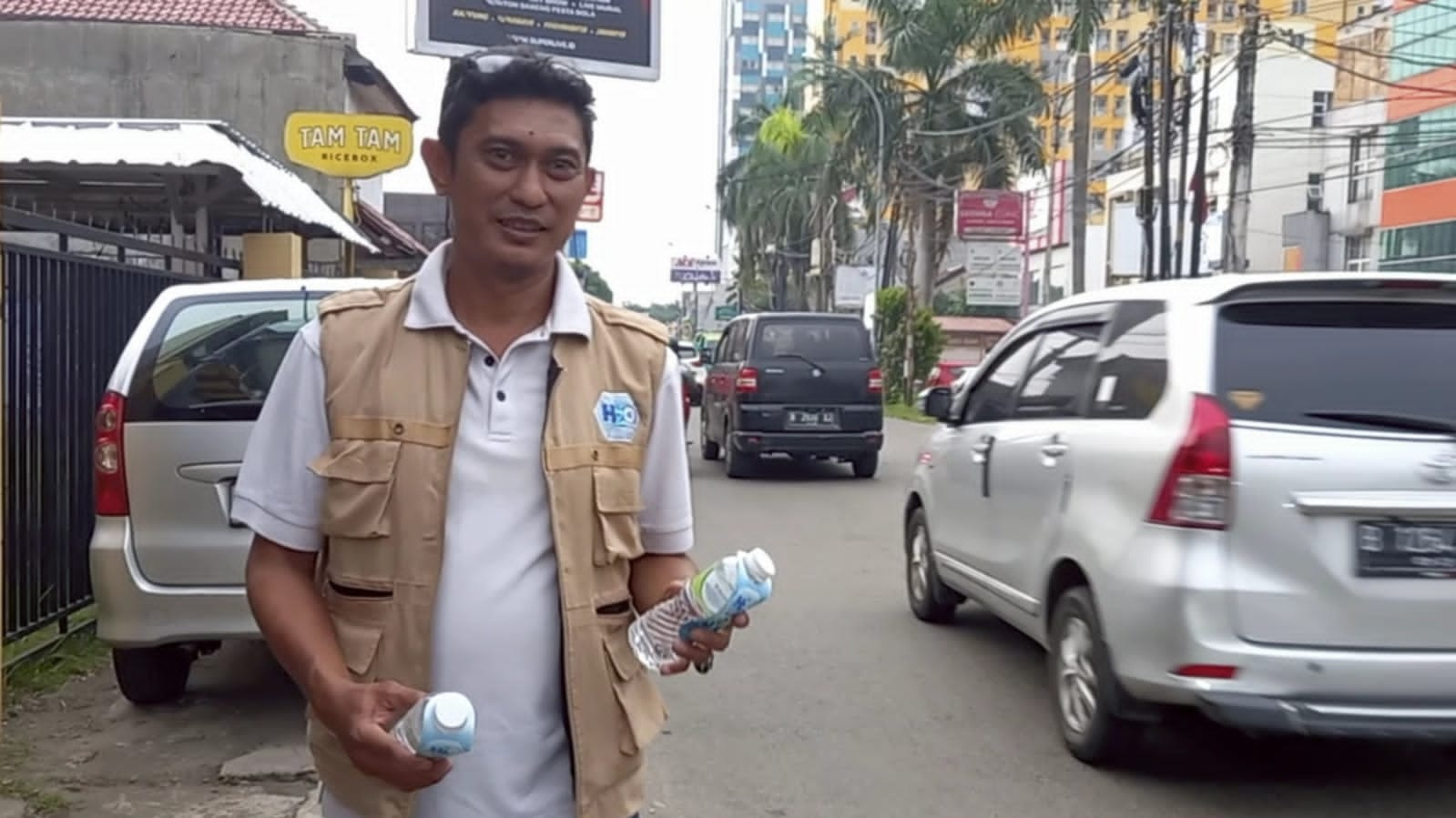 H20 Demineral Melakukan Kegiatan Jumat Barkah Yang Pertama Kali Sebagai Bentuk Syukur