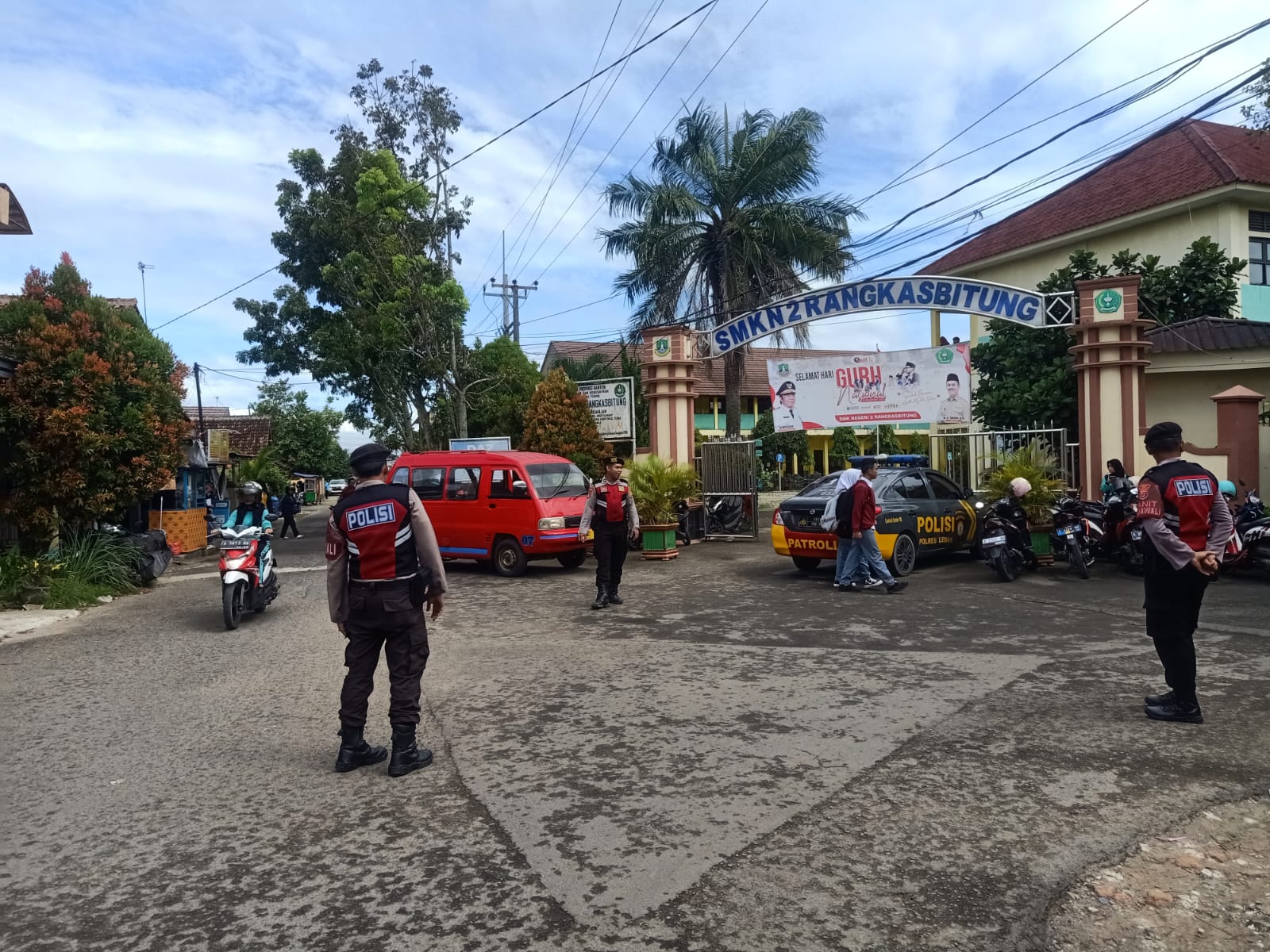 Antisipasi Kecelakaan di Kalangan Pelajar, Sat Samapta Polres Lebak Lakukan Gatur pada Jam Sekolah