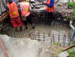 LSM GMBI KSM Sangkapura Distrik Gresik Menyoroti Proyek Pembangunan Jembatan Yang Diduga Asal Asalan.