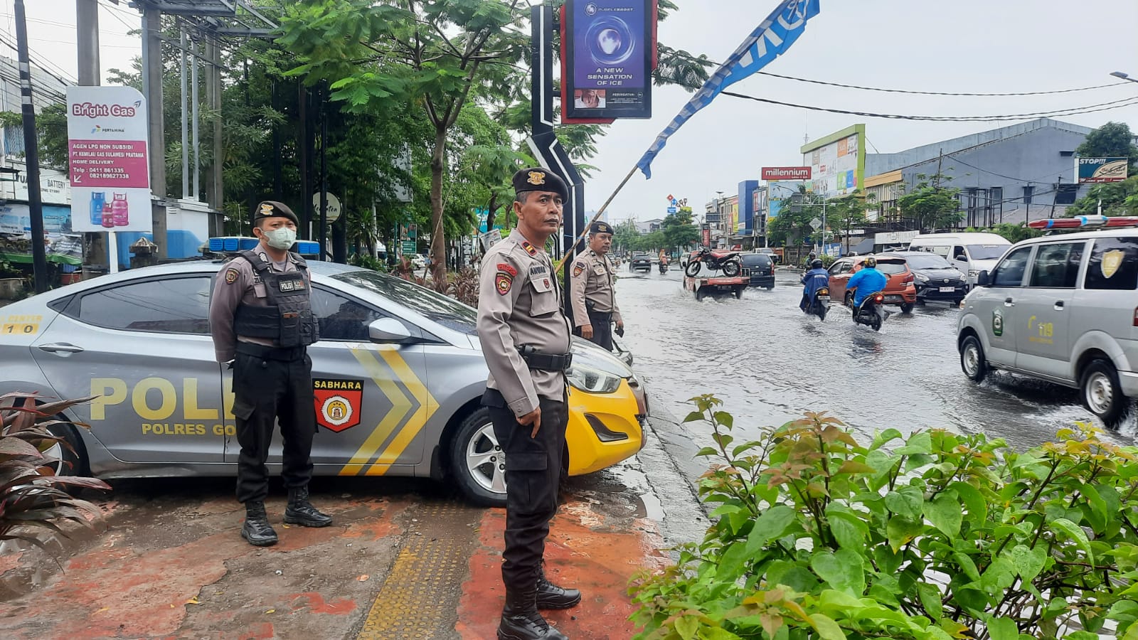 Personil Pos Pengamanan Ops “Lilin 2022” Laksanakan Pengaturan Lalu Lintas