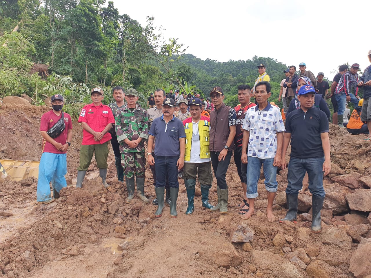 Wakil Bupati Gowa Tinjau Titik Longsor di Kecamatan Parangloe