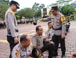 Kapolres Lebak Pimpin Upacara Korp Raport Kenaikan Pangkat 75 Personil Polres Lebak