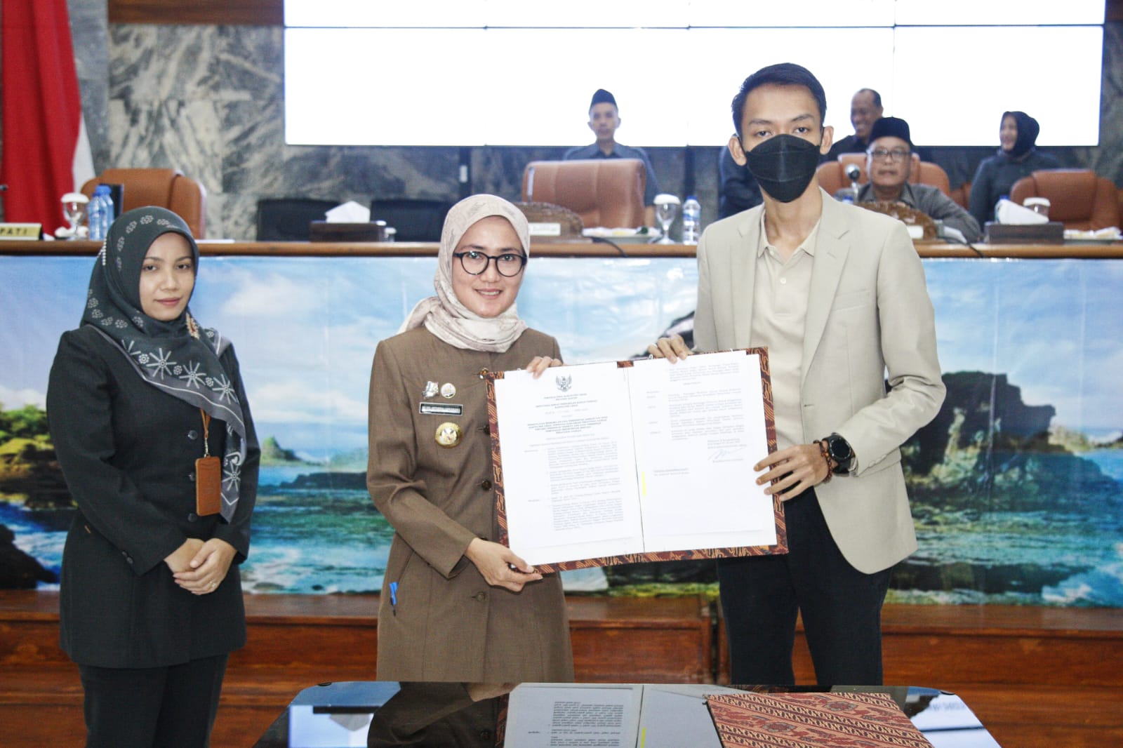 Rapat Paripurna Penetapan Raperda Pemberian Insentif Dan/Atau Pemberian Kemudahan Berinvestasi