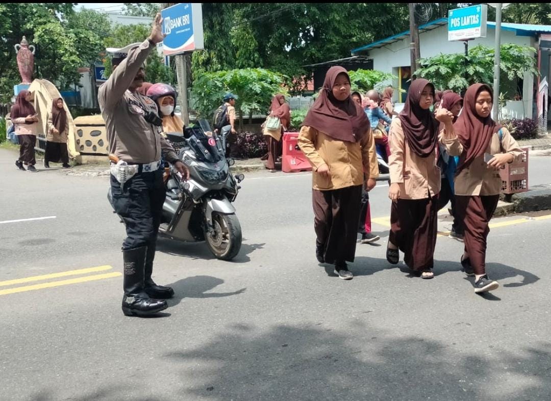 Ini Tujuan Sat Lantas Pengaturan Arus Lalin di Jam Pulang Sekolah