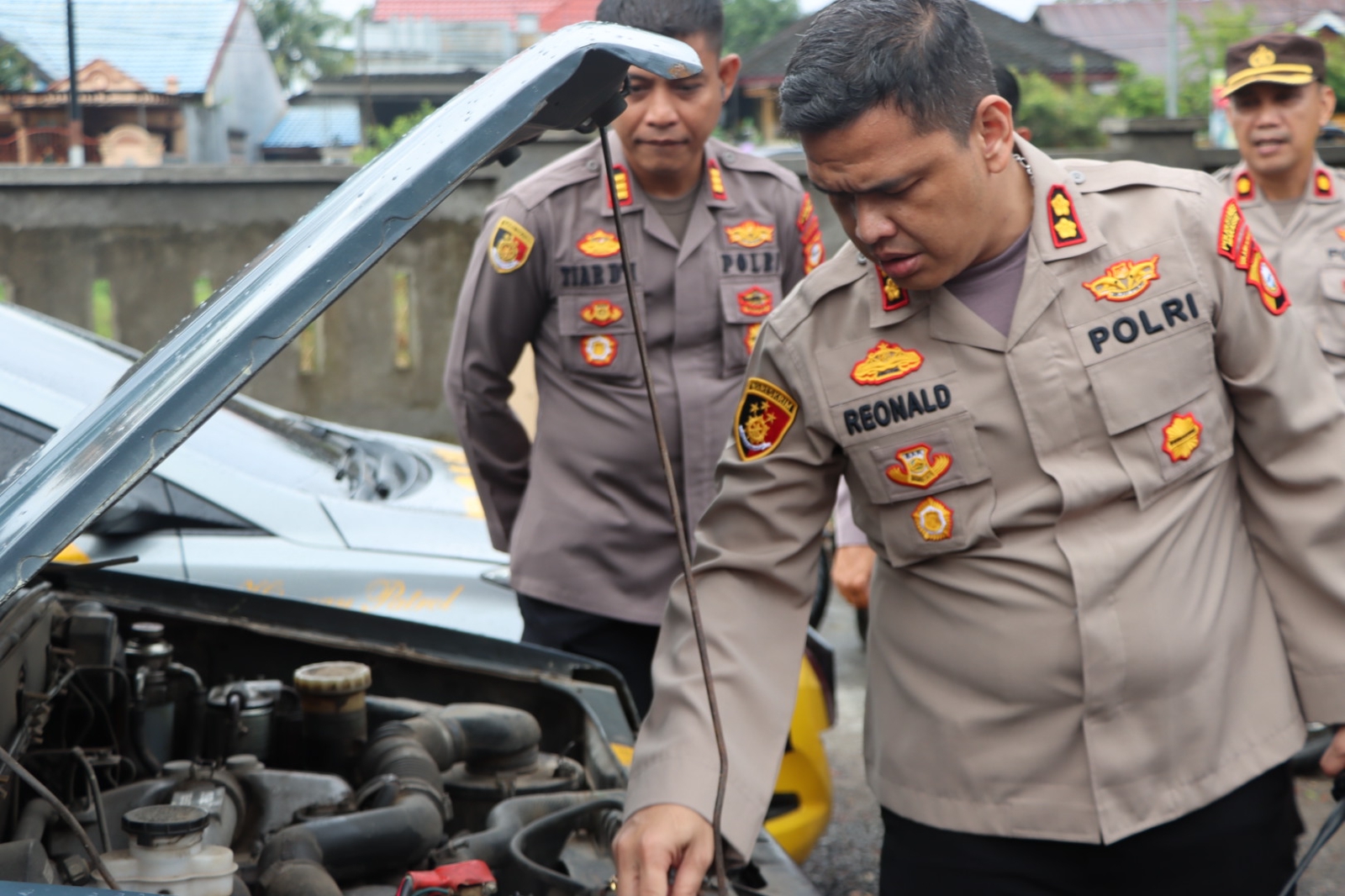 Pastikan Kendaraan Oprasional Berjalan Dengan Baik, Kapolres Gowa Sidak Kendaraan Dinas Polsek Bajeng