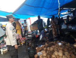 Sambangi Pasar Tradisional, Bhabinkamtibmas Titip Pesan Ini