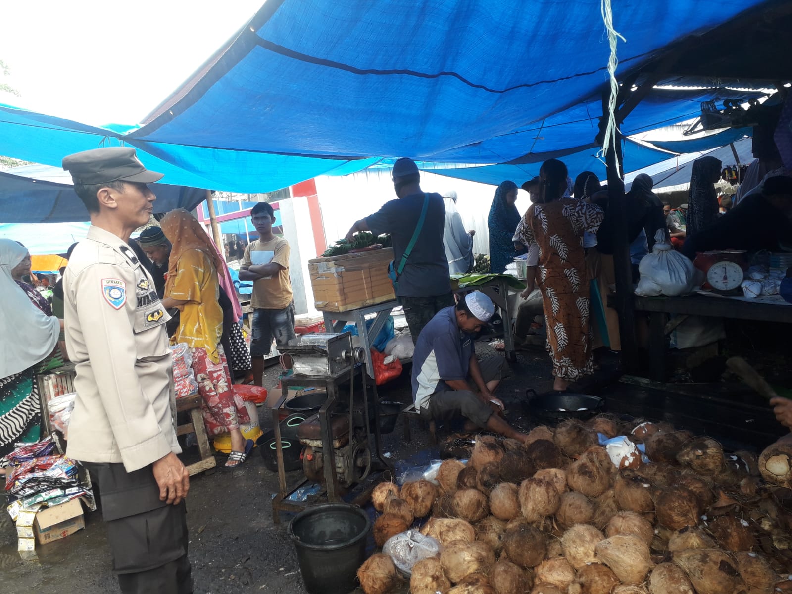 Sambangi Pasar Tradisional, Bhabinkamtibmas Titip Pesan Ini