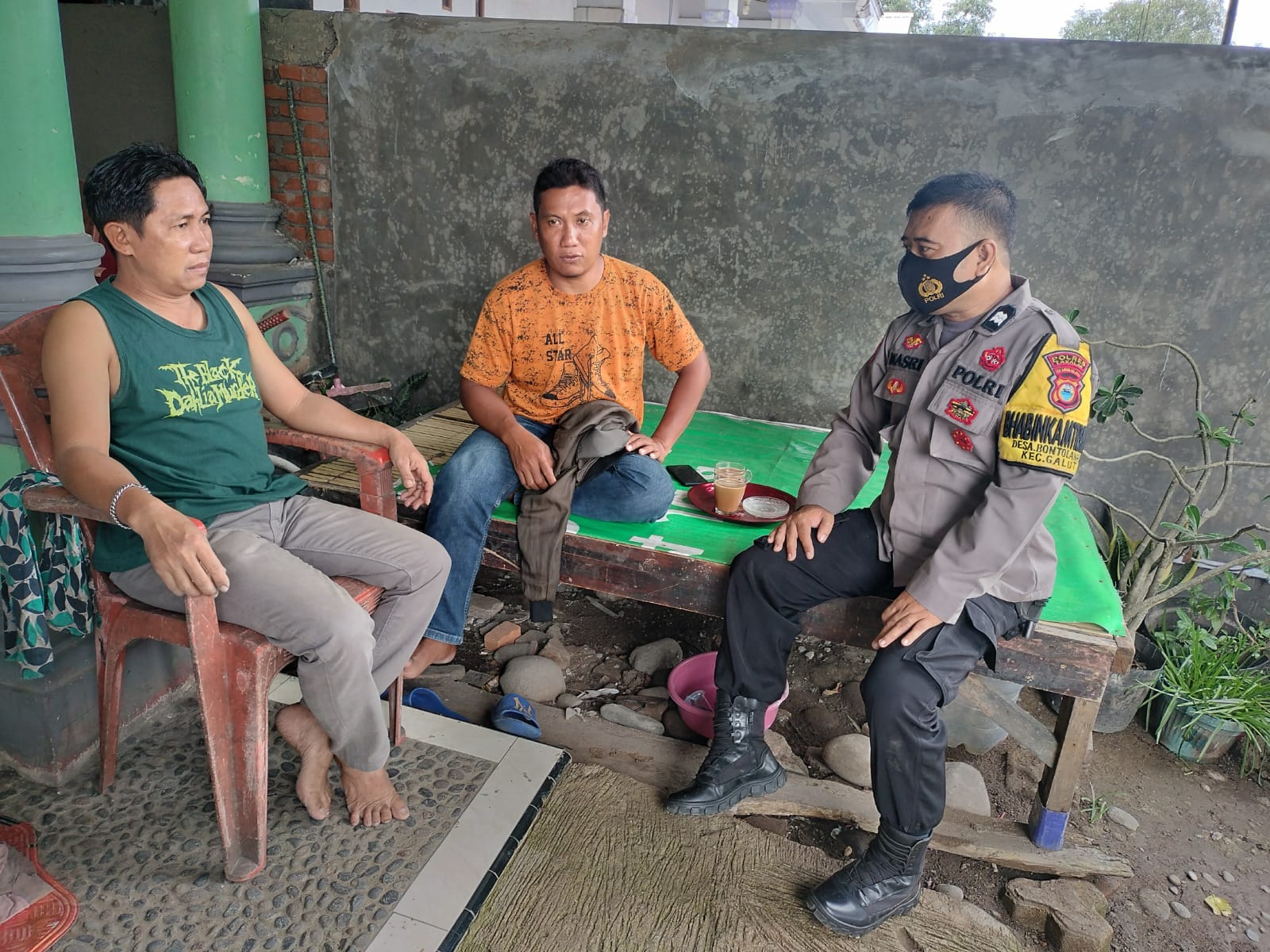 Sambang Door To Door ke Rumah Warga, Bhabinkamtibmas Beri Imbauan Ini