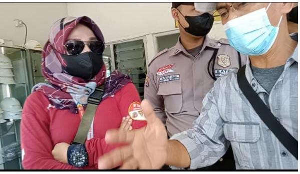 OKNUM SECURITY PT MULTI KABEL MENGHALANGI WARTAWAN LIPUTAN SAAT UNRAS PAGUYUBAN ORMAS MASAYARAKAT DESA NYOMPOK