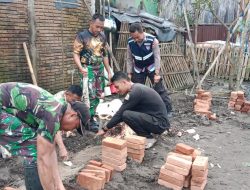 TNI-POLRI Bersinergi Bantu Pembangunan Rumah Warga Terdampak Bencana