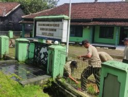 Jaga kebersihan Lingkungan, Anggota Koramil 0111/Pagelaran Laksanakan Kegiatan Jum’at Bersih