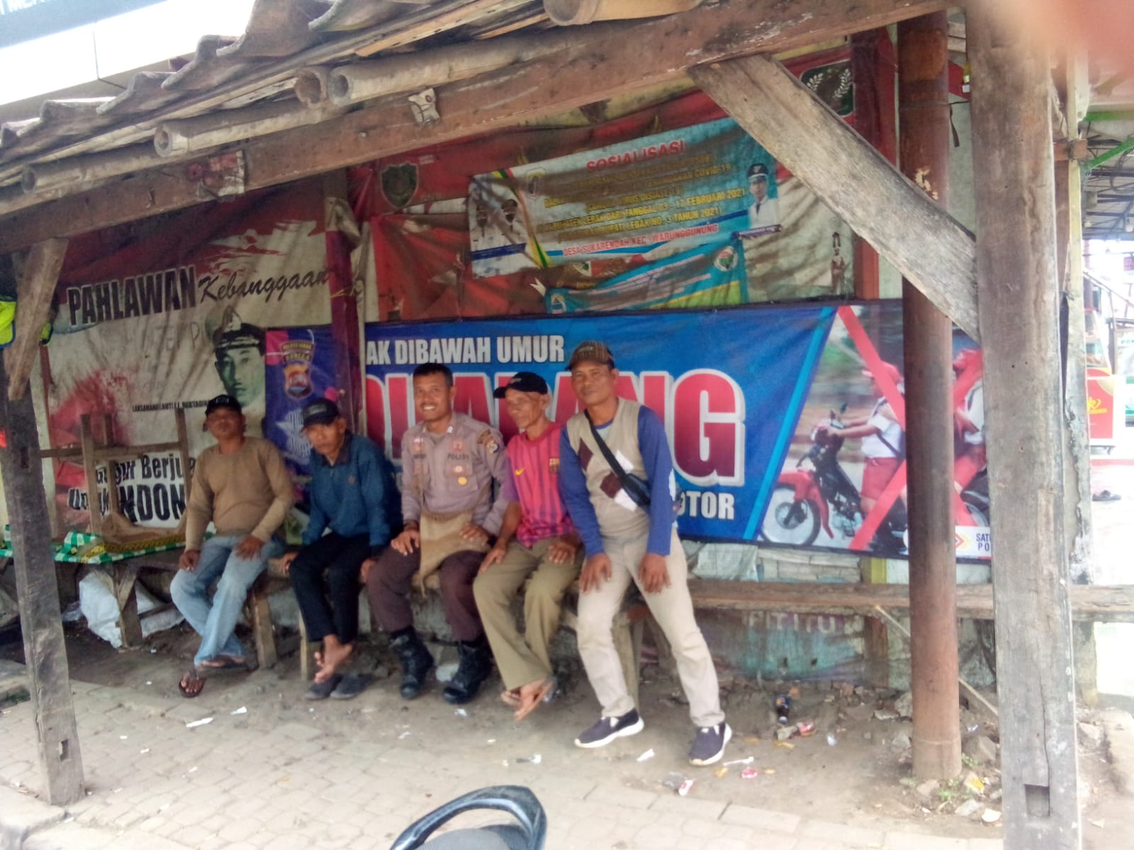 Menindaklanjuti Program Quick Wins Presisi Kapolri Bhabinkamtibmas Polsek Warunggunung Polres Lebak “Sambang Tukang ojeg di Wilayah Sampay