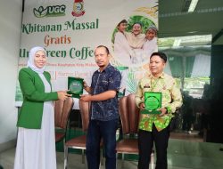 Khitanan Massal Gratis yang di gelar umi Green Coffe