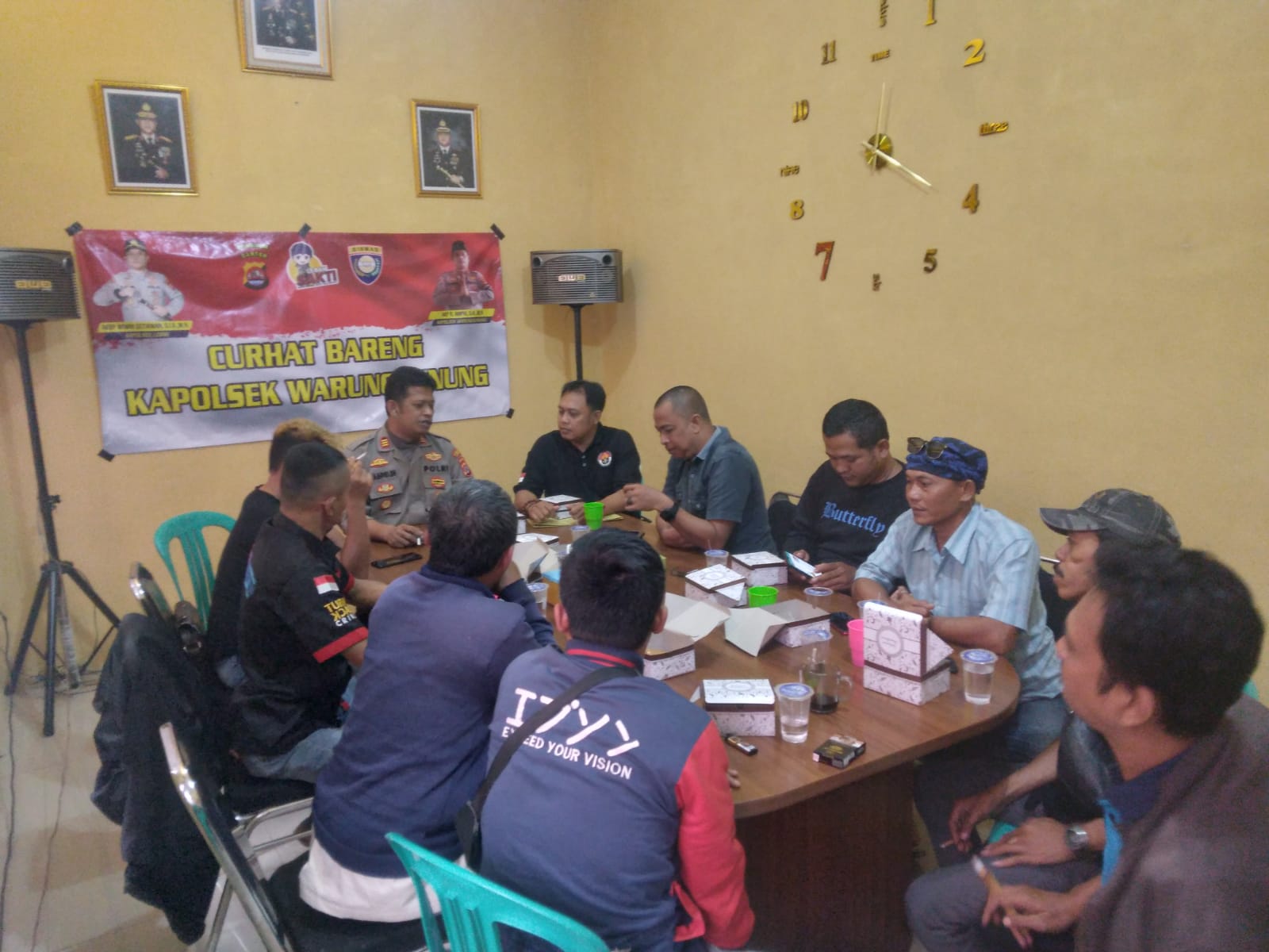 Kegiatan Jum’at Curhat Kapolsek Warunggunung Polres Lebak beserta Personil Polsek Warunggunung menampung Keluhan Rekan-rekan Media.