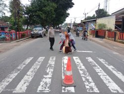 Personil Polsek Warunggunung Polres Lebak Melaksanakan strong point di SDN 2 Selaraja