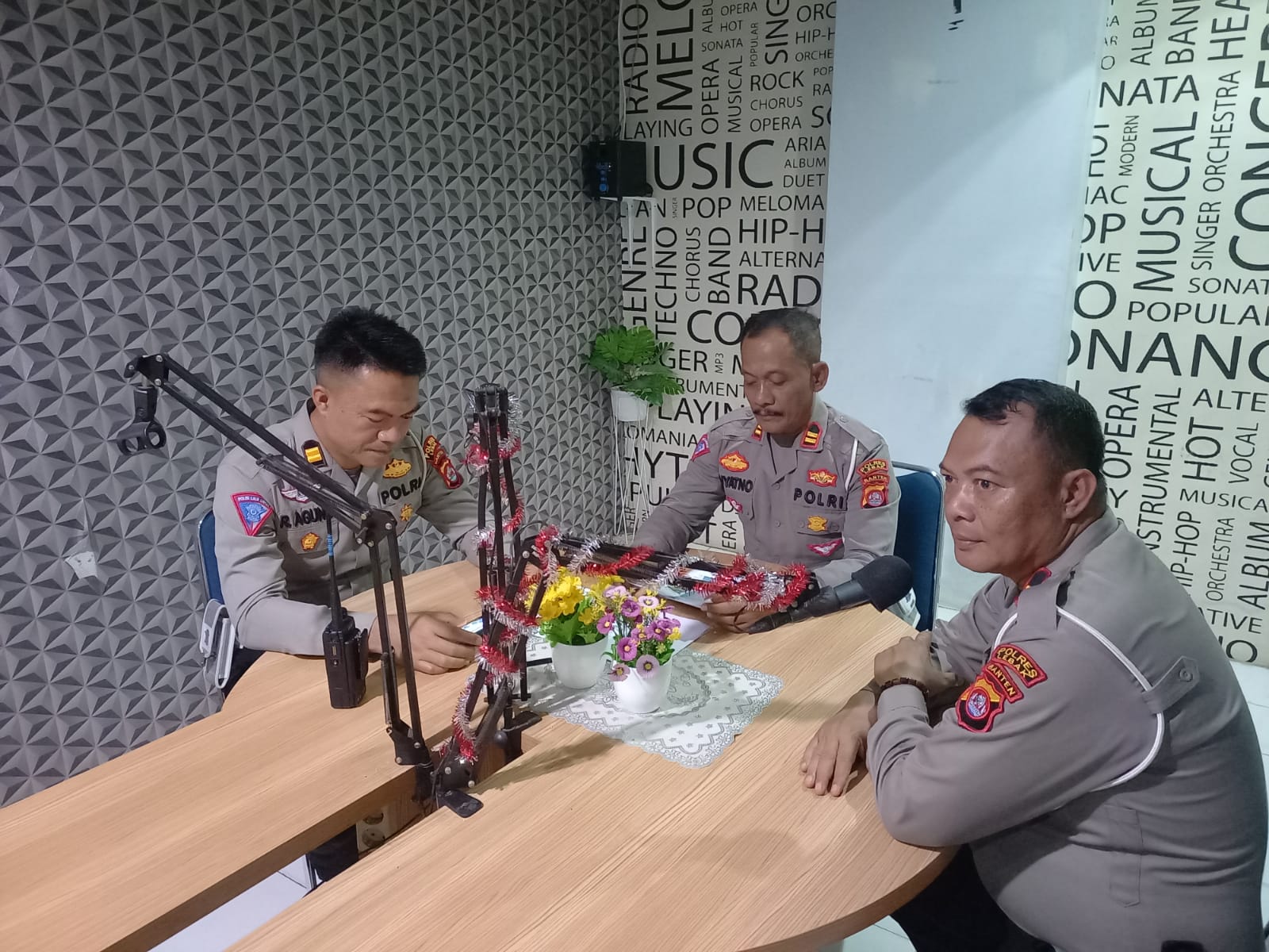 On Air Radio, Sat Lantas Polres Lebak Sosialisasikan Ops Keselamatan Maung 2023