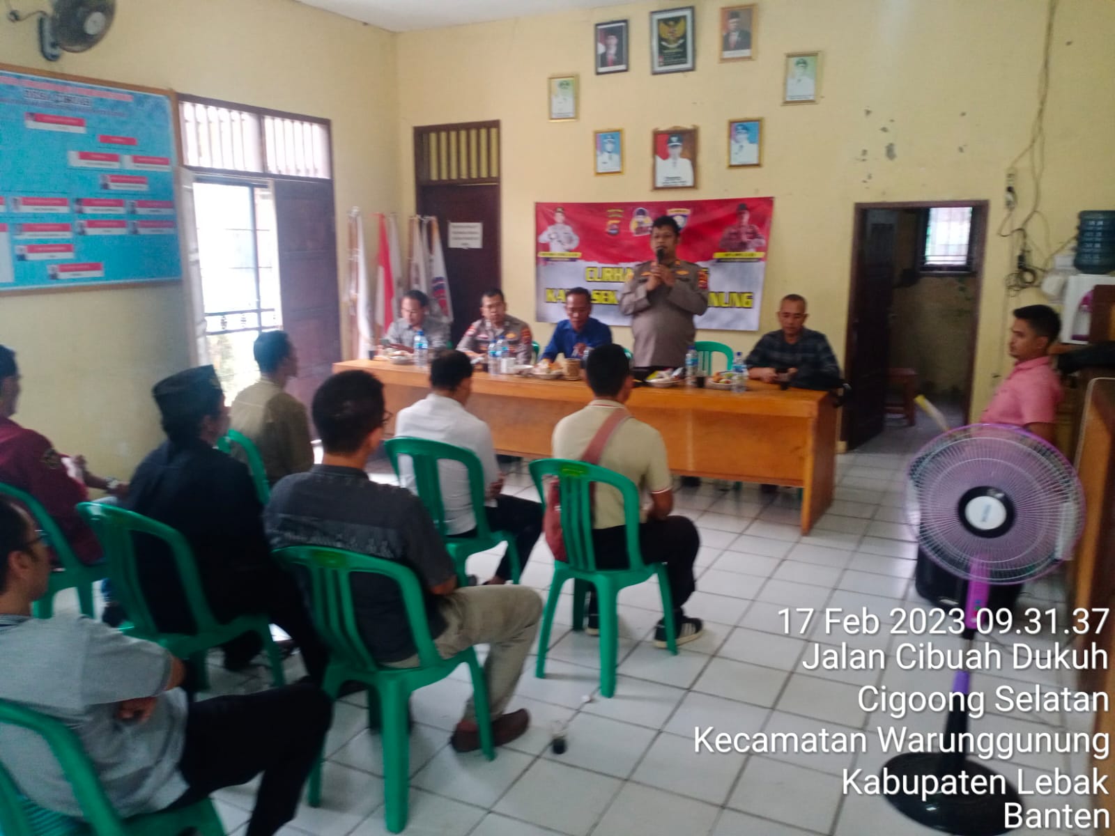 Pelaksanaan Kegiatan Kapolsek Warunggunung Polres Lebak Giat “Jumat Curhat” di Desa Cibuah