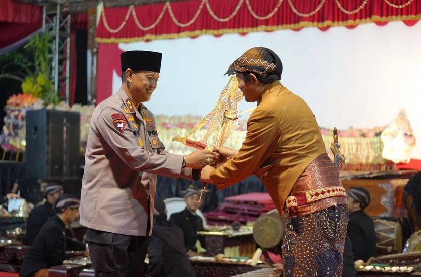 Lestarikan Budaya Nusantara, Polda Banten Suguhkan Pagelaran Wayang Kulit*