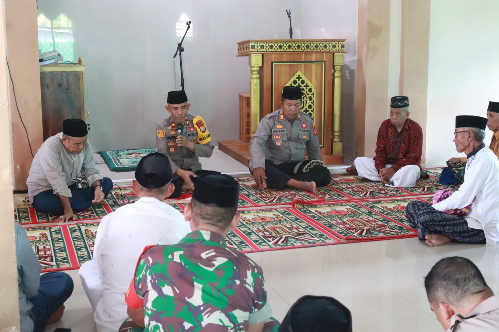 Jumat Curhat”, Wakapolres Takalar Dengarkan Keluhan Masyarakat Desa Bontomanai