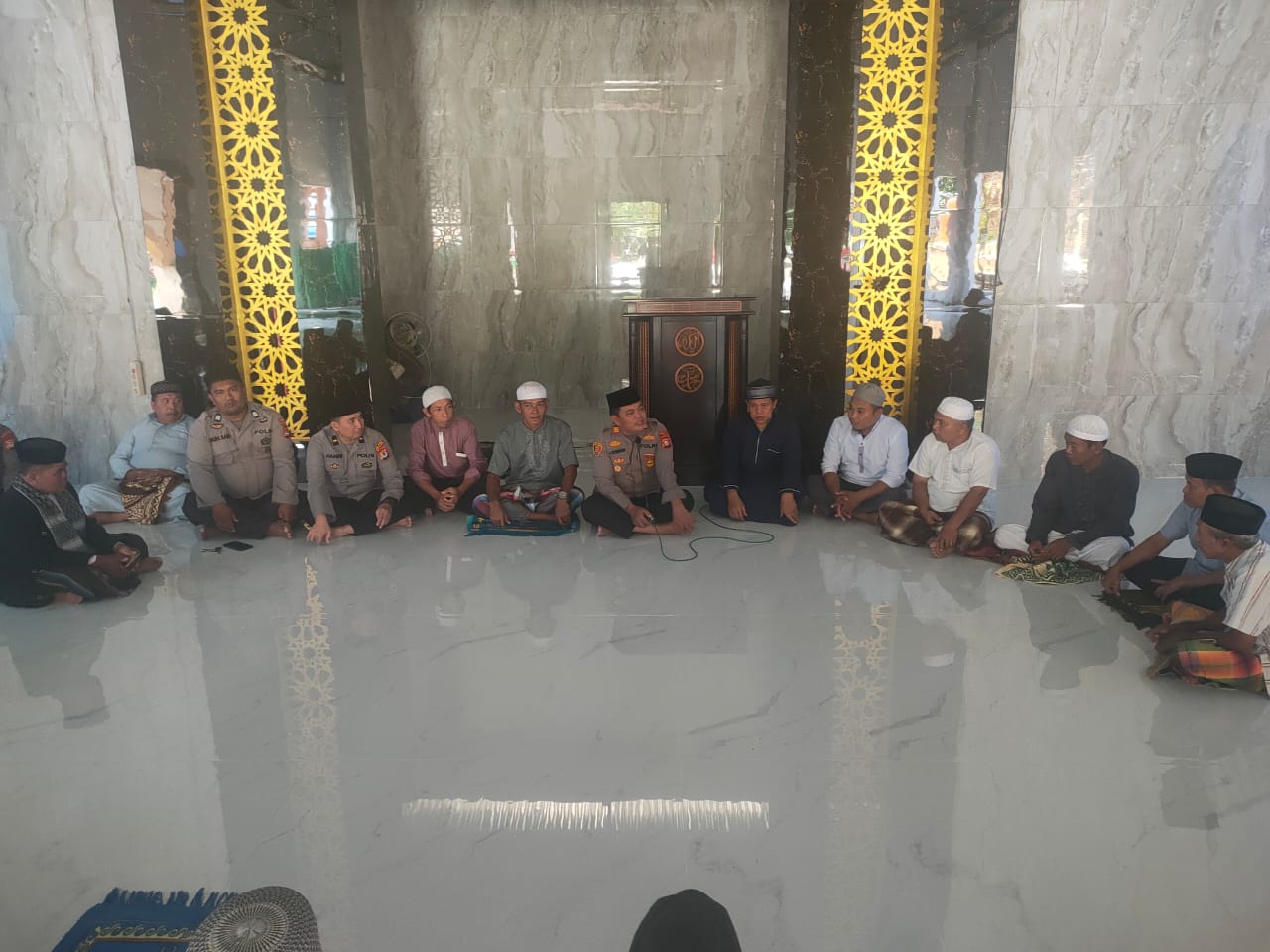 Polsek Galut Laksanakan Giat Jum’at Curhat di Masjid Nurul Muslimin