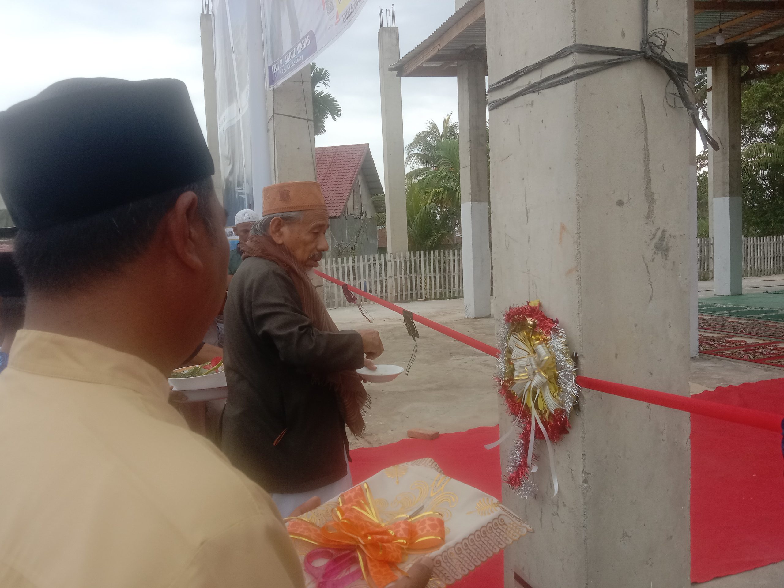 Abu Wahab Keude Dua Resmikan Masjid Baitul  Makmur.