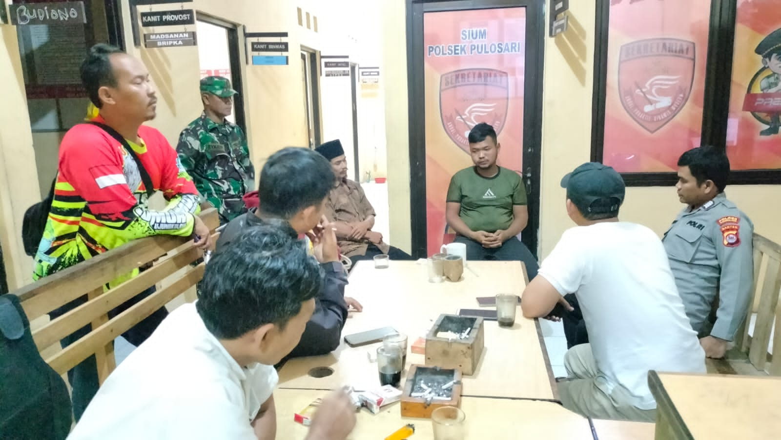 Anggota Unit Intel Kodim 0601/Pandeglang dan Babinsa, Amankan Seorang Pemuda Yang Mengaku Anggota TNI