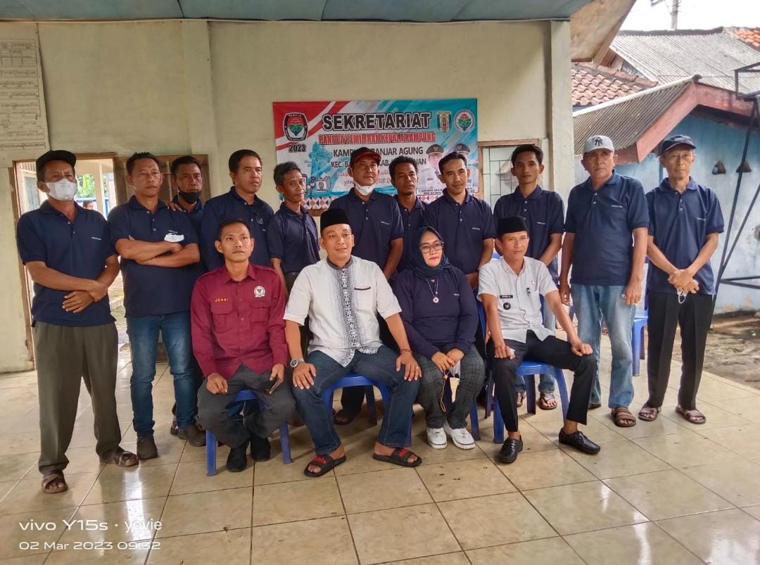 Pj kepala kampung Banjar Agung dampingi panitia Pilkam Terima berkas Bakal calon kepala kampung